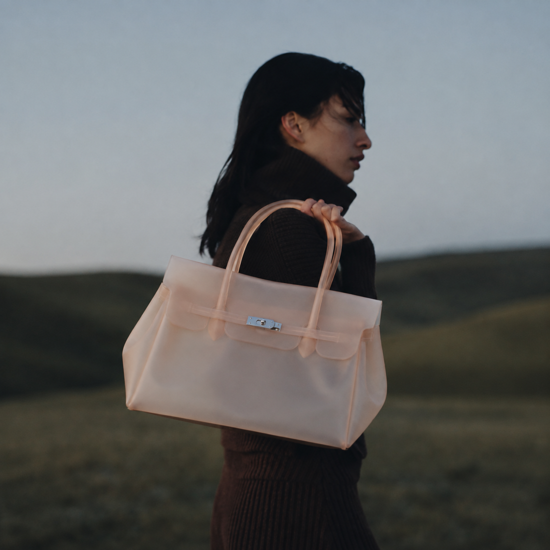 <p>VELORIA part d'une idée simple : un sac ne devrait rien avoir à cacher.</p>